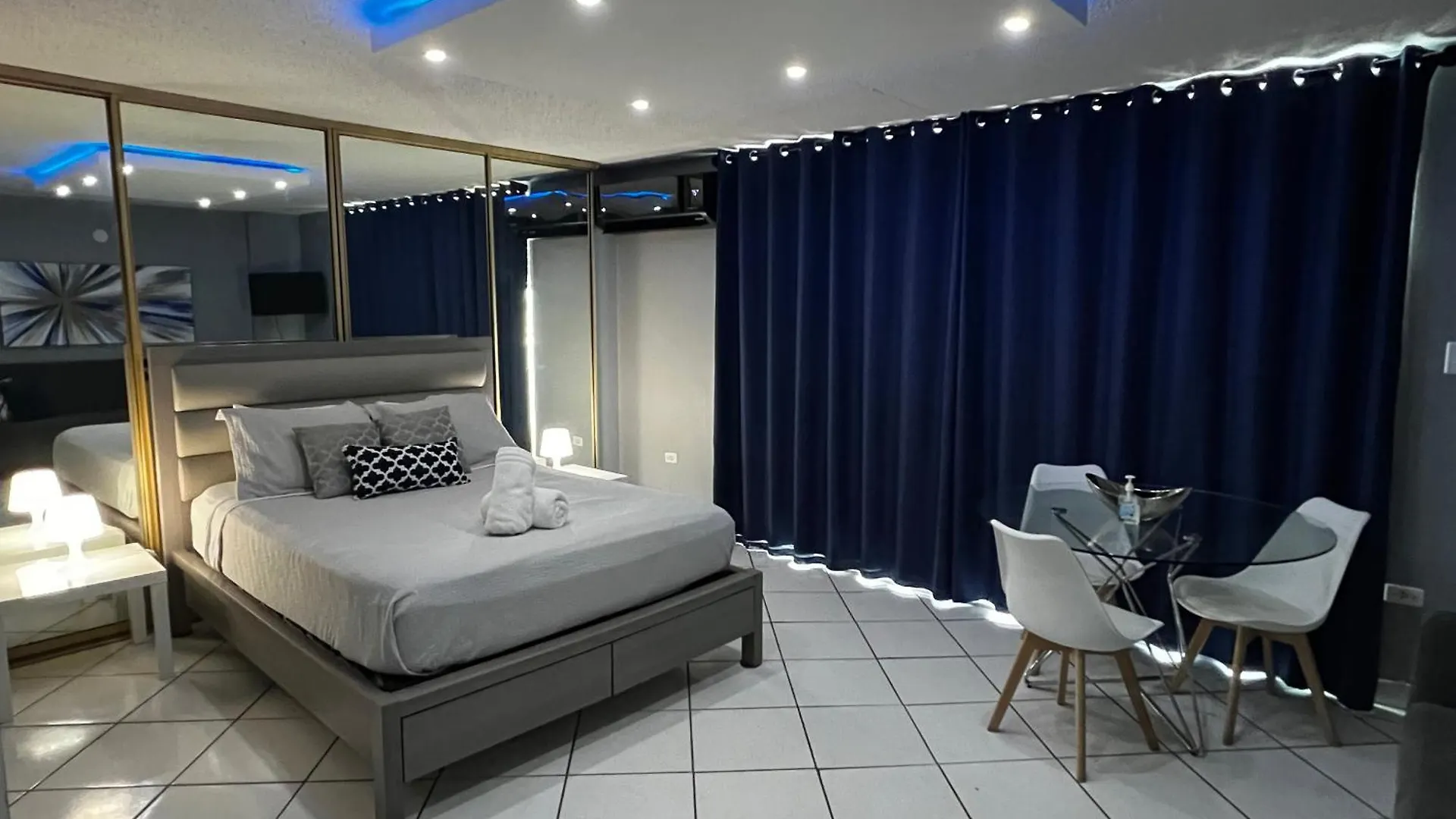 Isla Verde Puerto Rico, One Queen Bed San Juan